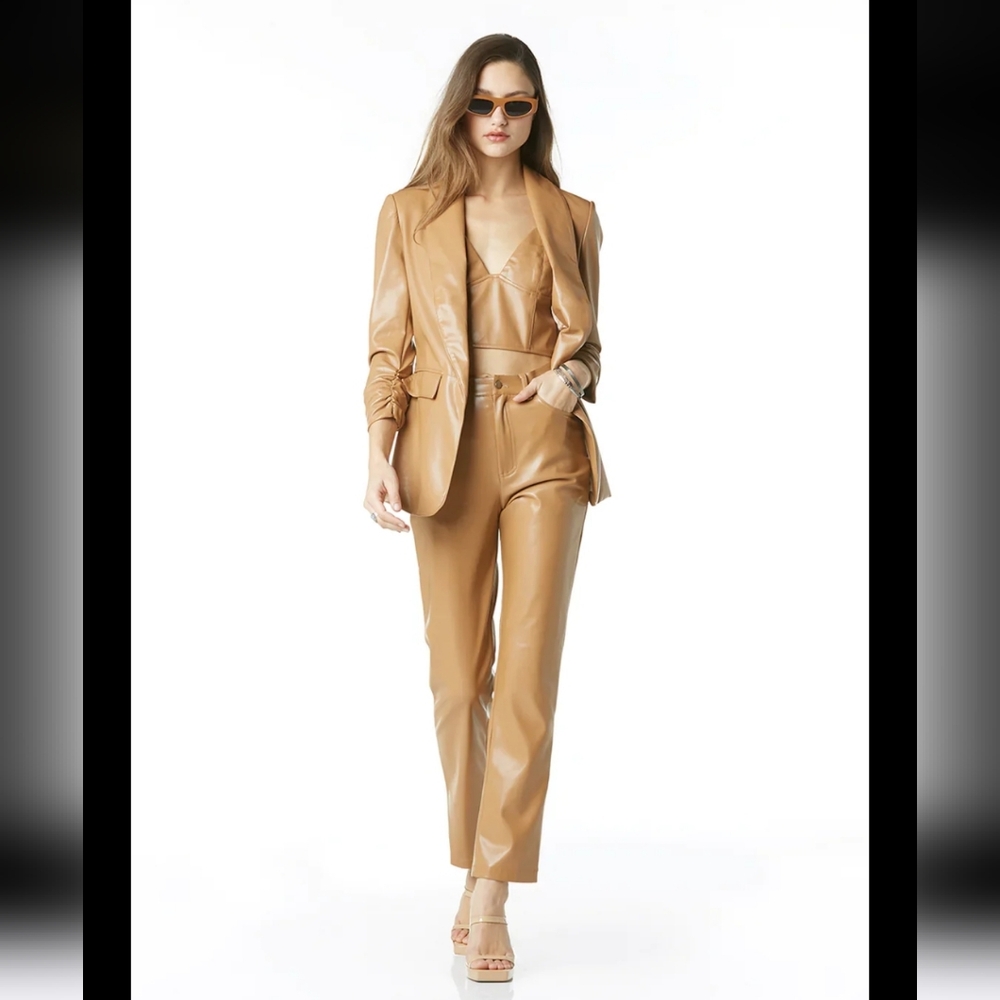NWT Tart Collections Kia Blazer Vegan Leather Beige size M AA-1475